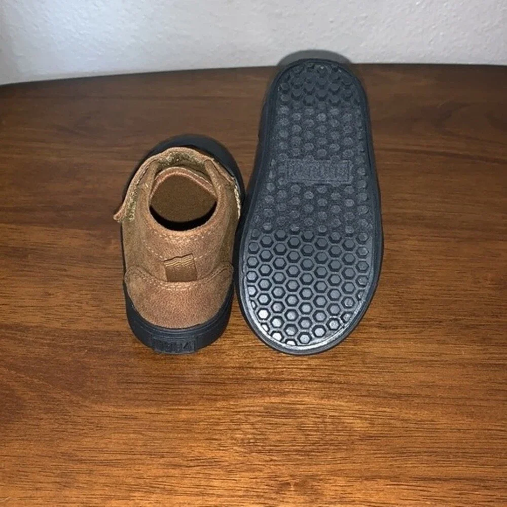 Old Navy Faux Suede mid-Top Chukka sneakers 5,6,11